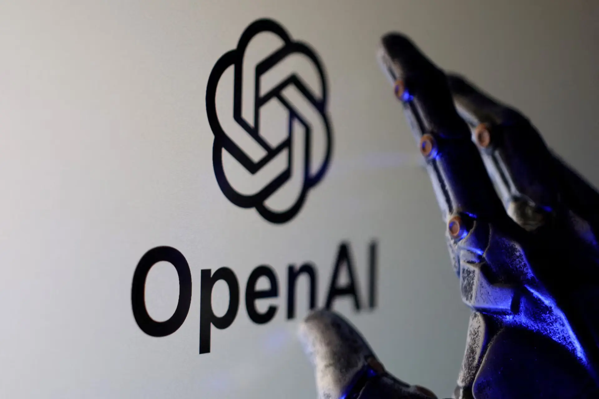 OpenAI reklam biznesinə girir: ChatGPT-də sponsorlu məzmunlar test edilir