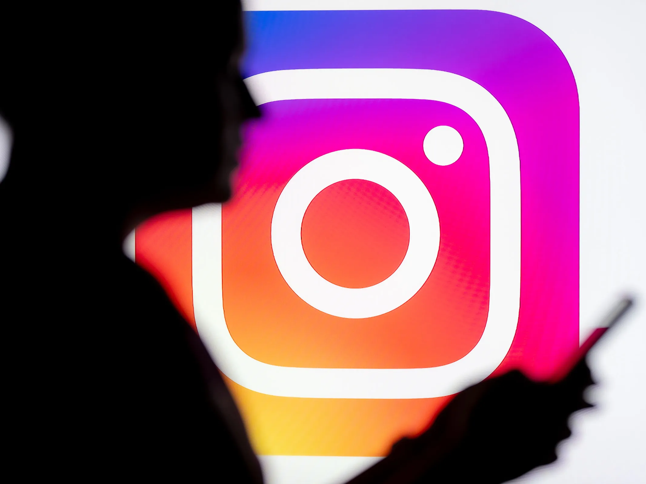 Instagram-da yeni funksiya: Tag olunduğunuz paylaşımları profilinizdə göstərə biləcəksiniz
